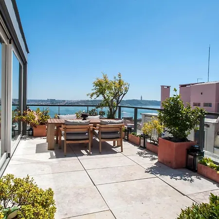 Chiado Penthouse Apartament *